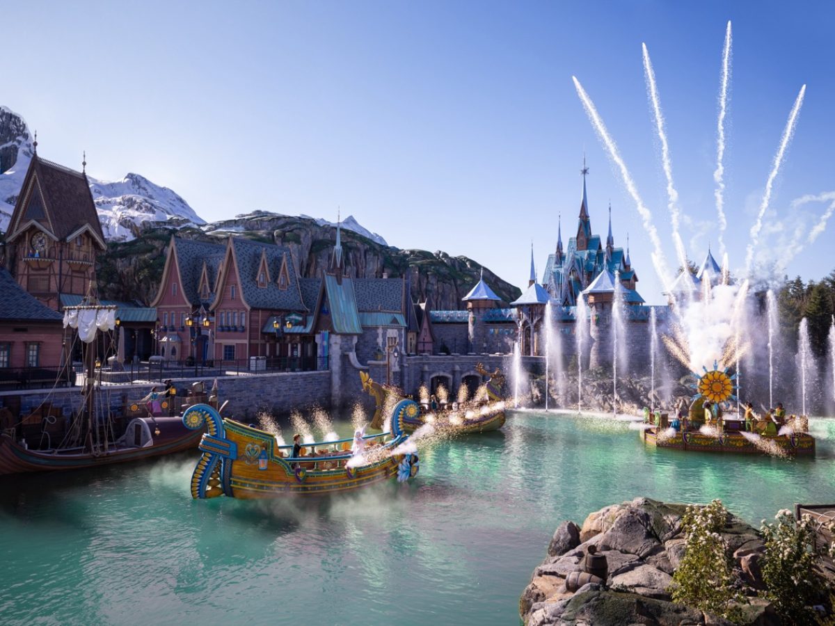 Disneyland-Paris_Disney-Adventure-World_World-Of-Frozen_A-Celebration-in-Arendelle_Celebration-a-Arendelle_Horizontal-groot