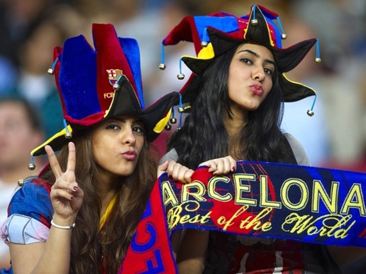 barcelona-football-fans_738_738