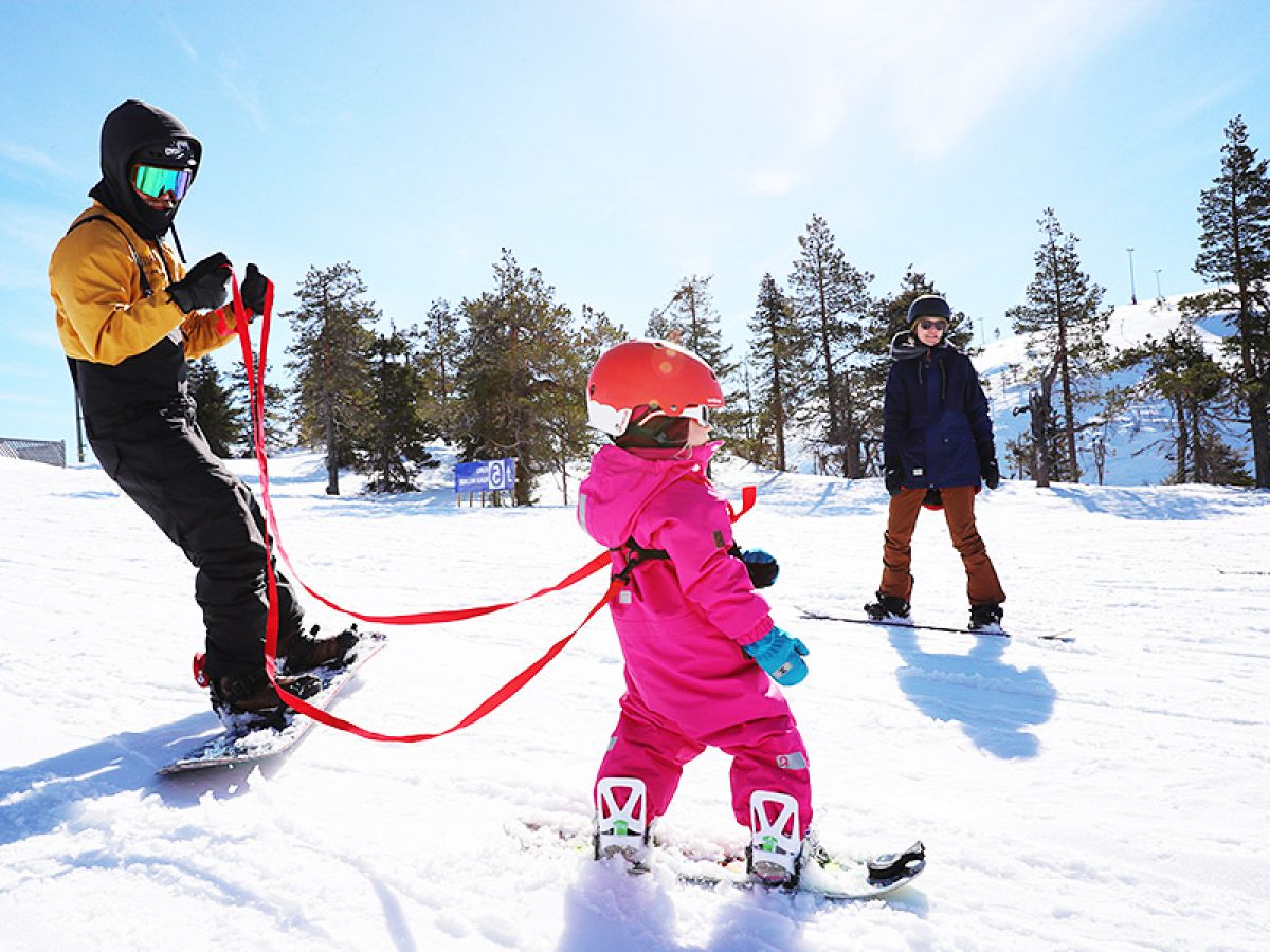 skien-in-lapland-snowboarden